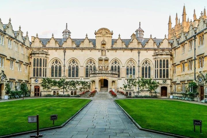 One-Day Royal England: Windsor, Oxford & Cotswolds Private Tour photo 4