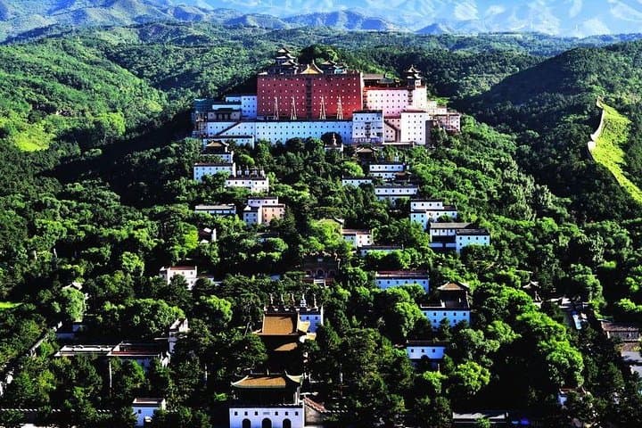 Jinshanling Great Wall and Chengde: 2-Day Private Tour from Beijing