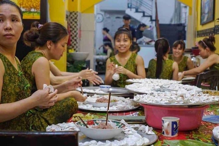 Essential Hoi An Street Food Tour — Local Eats and Cultural History photo 1