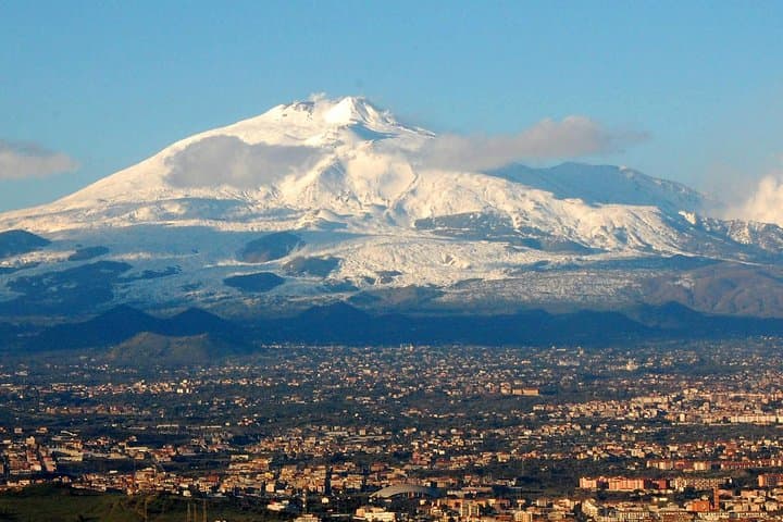 Mount Etna Sapienza Volcano Tour from Syracuse: Day Trip to Craters and Taormina