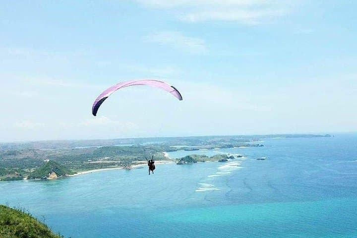 Tandem Paragliding Over Kuta Beach, Lombok — 15-Minute Flight with Pro Pilots photo 4