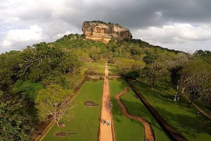 Climb Sigiriya & Explore Dambulla: Private Day Tour from Bentota