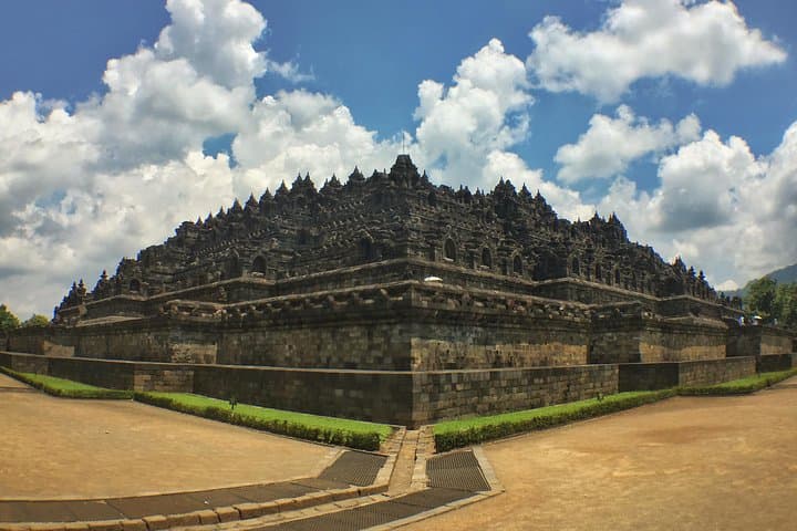 Borobudur Sunrise & VW Tour: Temple, Batik Workshop and Javanese Lunch