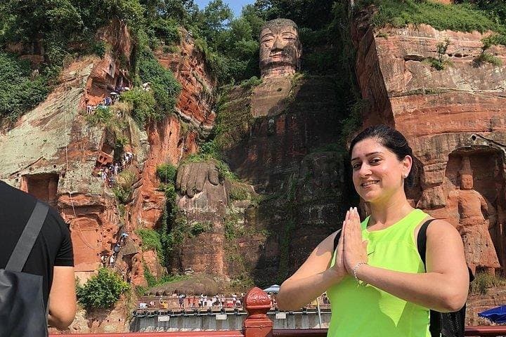 Leshan Giant Buddha and Huanglongxi Ancient Town Private Tour from Chengdu