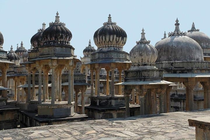 Royal Trails of Udaipur — Guided Half-Day City Tour of Palaces & Lakes