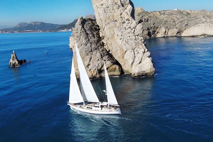 Costa Brava Full-Day Sailing Charter Aboard the Restless Spirit