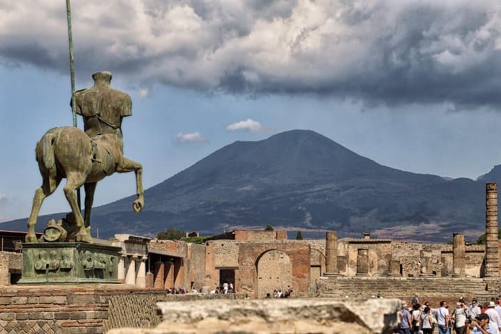 Pompeii and Naples Day Trip by High-Speed Train from Rome