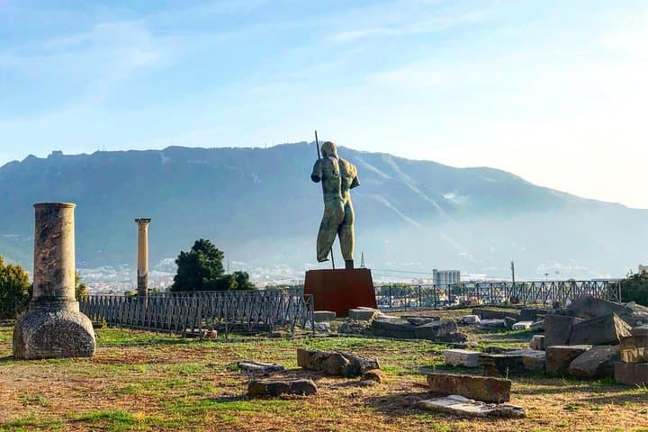 Pompeii Skip-the-Line: Small-Group Guided Tour of the Ancient City