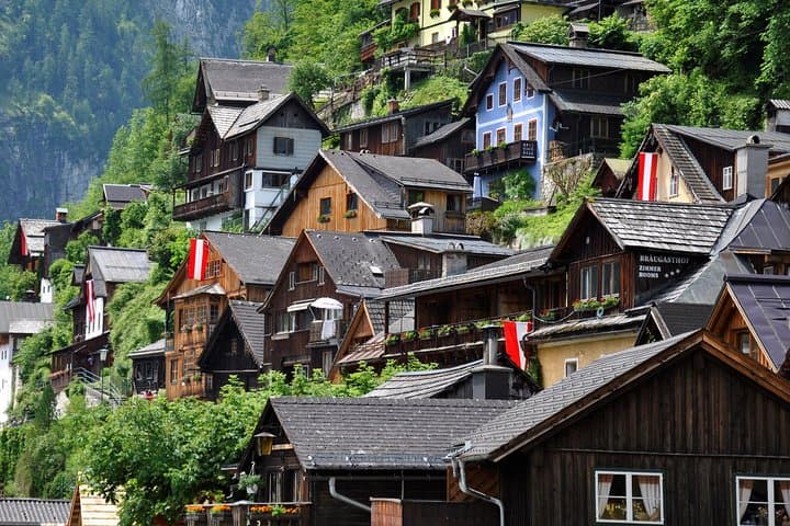 Hallstatt & Bad Ischl Private Full-Day Tour from Salzburg — Lakes, Salt History & Fuschl Castle photo 4