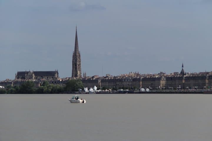 Private Bordeaux Walking Tour with a Local Historian — 2‑Hour City Center Experience photo 2