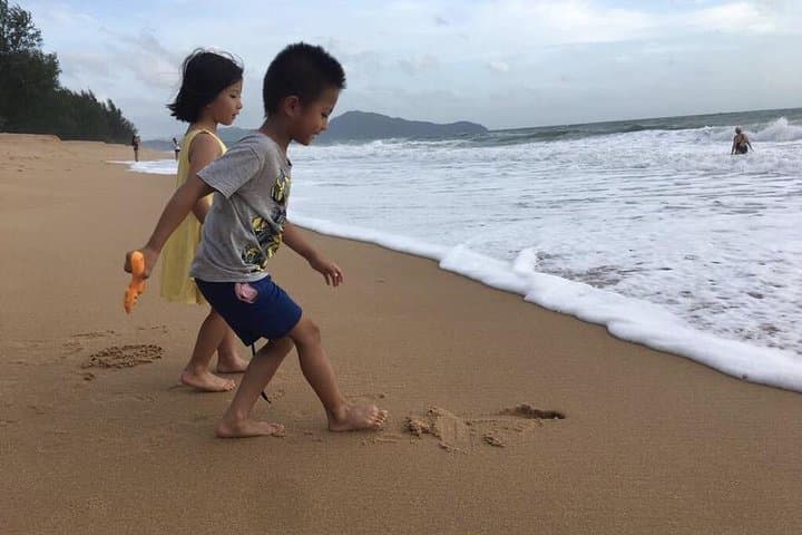 Johor Day Trip from Singapore: Ostrich Farm, Tanjung Balau Low-Tide & Firefly Cruise