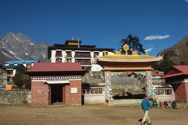 12-Day Everest Base Camp Trek: Lukla to Kala Patthar High-Altitude Journey photo 2