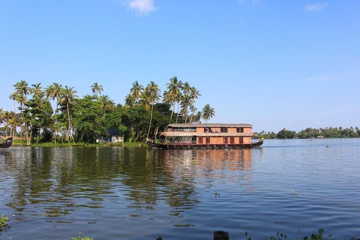 Amazing Kerala 7-Day Tour: Munnar, Periyar & Backwaters from Kochi photo 2