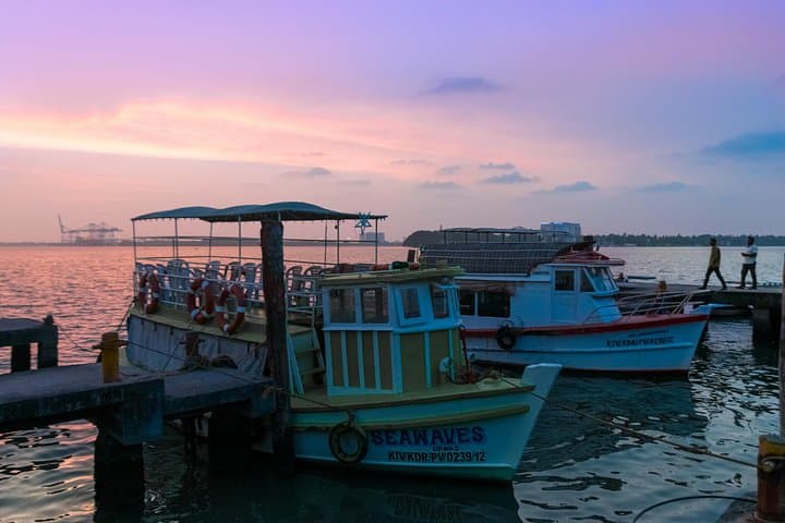 Kochi After Dark: Guided Night Walk of Marine Drive, Temples & Colonial Streets photo 1