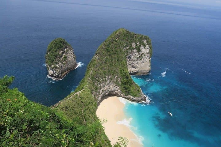 Nusa Penida Island Tour with Snorkeling: Mantas, Cliffs & Crystal Bays photo 3