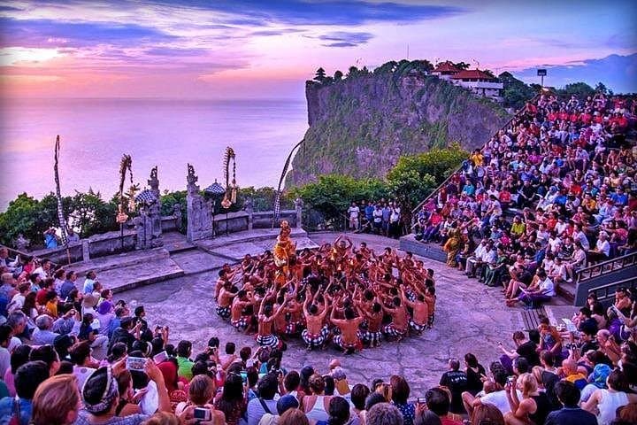 Uluwatu Sunset Tour from Southern Bali: Suluban & Padang Padang in Spanish photo 1