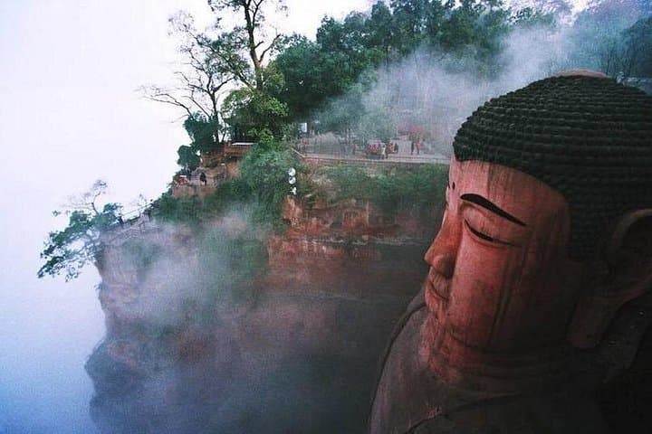 Leshan Giant Buddha Day Tour from Chengdu with Local Food Experience