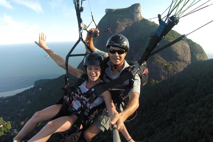 Paragliding in Rio de Janeiro: Pedra Bonita to São Conrado Beach Flight photo 3
