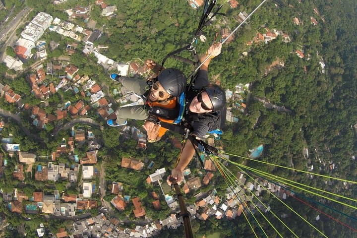 Paragliding in Rio de Janeiro: Pedra Bonita to São Conrado Beach Flight photo 6