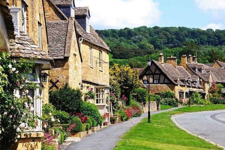 Cotswolds & Stratford-upon-Avon Private Day Tour from London