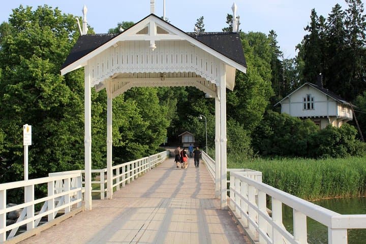 Helsinki Shore Excursion: City Icons and Seurasaari Open‑Air Museum in 5 Hours
