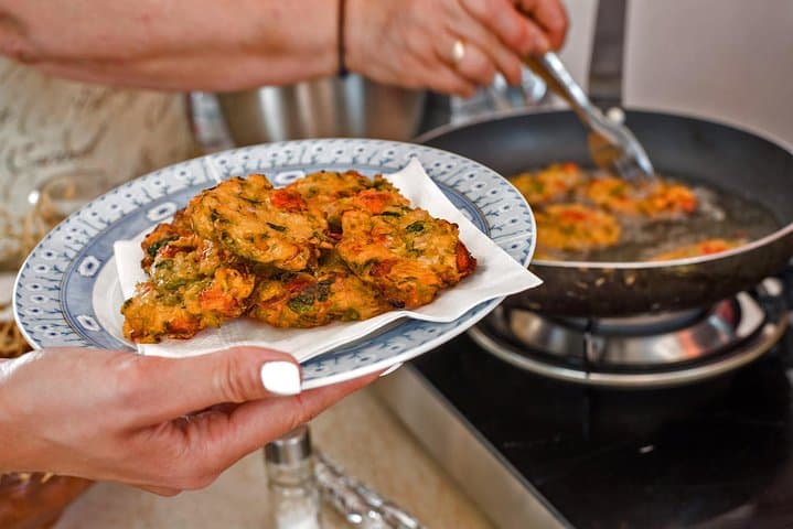 Santorini Cooking Class & Easy Hike — Mesa Pigadia Culinary Trail
