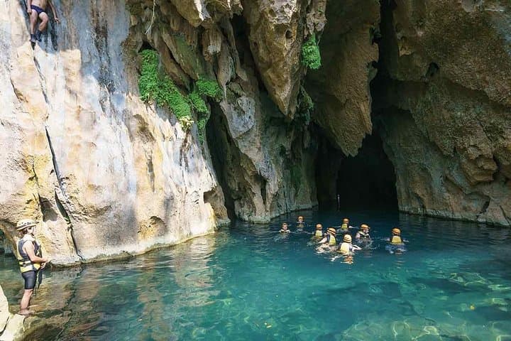 Abandoned Valley, Golden Cave & E-Cave: 1-Day Phong Nha Jungle Trek photo 3