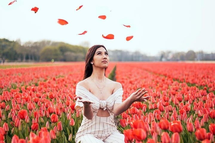 Private Tulip Fields Photoshoot Near Amsterdam — Spring Flower Tour & Portrait Session photo 6