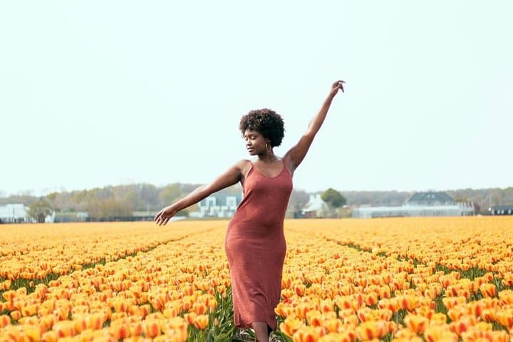 Private Tulip Fields Photoshoot Near Amsterdam — Spring Flower Tour & Portrait Session photo 3