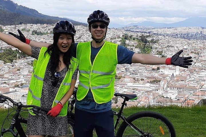 Discover Quito by Bike: Parks, Old Town & Local Flavors on a 4‑Hour City Ride