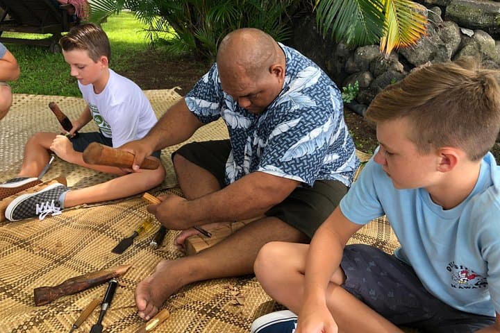polynesian-carving-workshop-kona-holualoa-master-carver-tiki-class