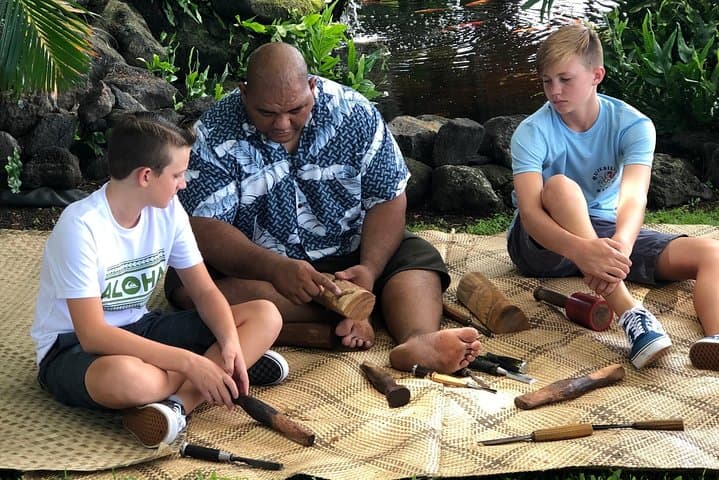 polynesian-carving-workshop-kona-holualoa-master-carver-tiki-class photo 2