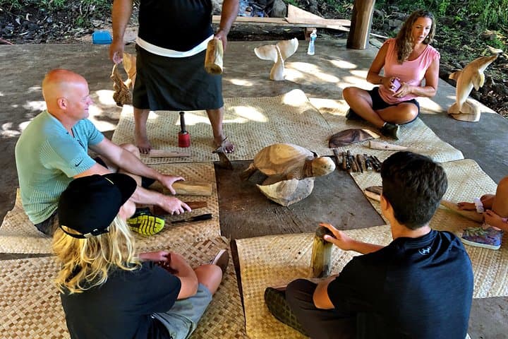 polynesian-carving-workshop-kona-holualoa-master-carver-tiki-class photo 4