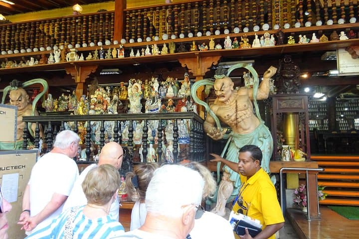 Colombo Walking Tour: Fort District History, Markets & Tuk Tuks with a Local Guide photo 3