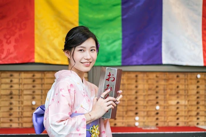 Asakusa Kimono Experience: Rent a Kimono and Walk Sensoji Temple photo 6