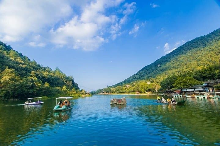 Putian Day Trip from Xiamen: Guanghua Temple, Jiulong Valley & Jiuli Lake