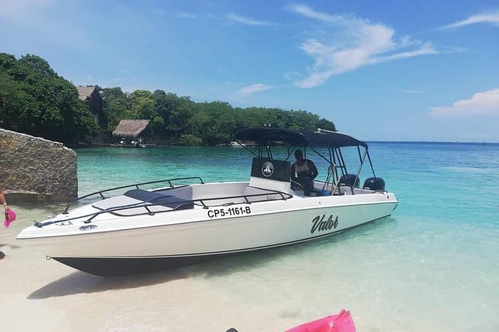 Private 28‑Foot Boat Rental to Islas del Rosario & Barú — Cartagena Day Trip