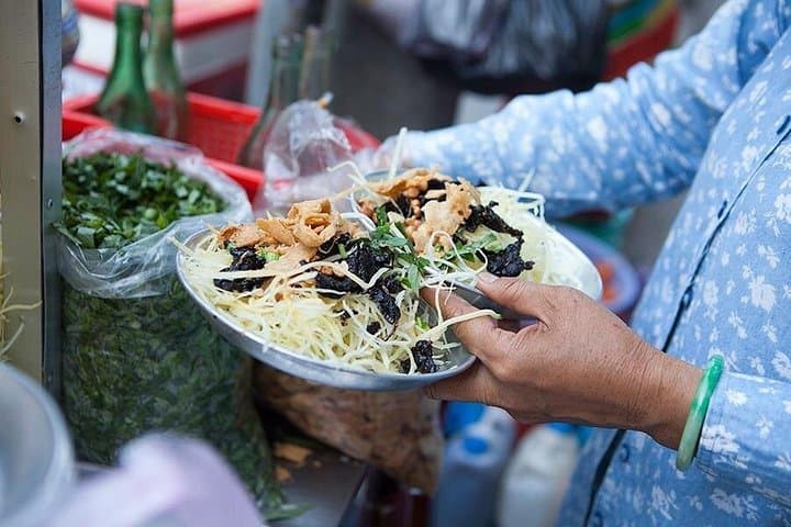 Saigon Motorbike Street Food Tour: Big Eats & Small Seats