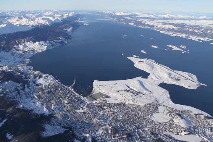 Private Jet Transfer Ushuaia to Punta Arenas — Scenic One-Way Flight Over Patagonia photo 2