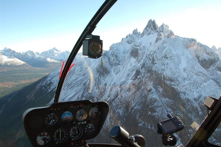 Helicopter Overflight of Laguna Esmeralda & Ushuaia — 15‑Minute Scenic Flight