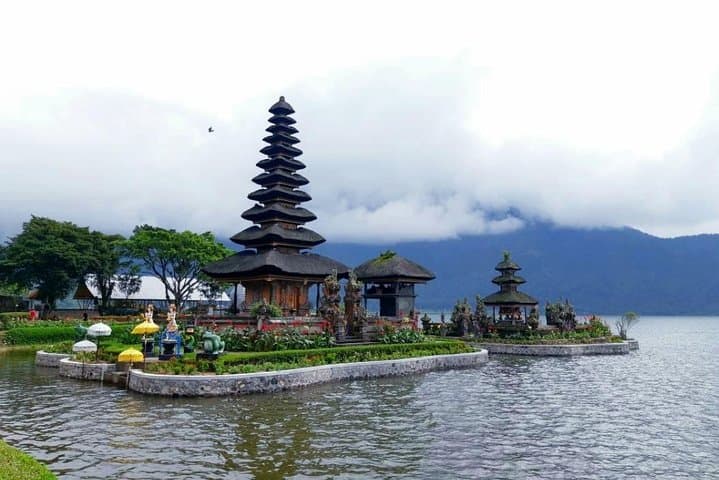 Bali Ancient Temples Tour: Tanah Lot, Ulun Danu & Jatiluwih Day Trip photo 1