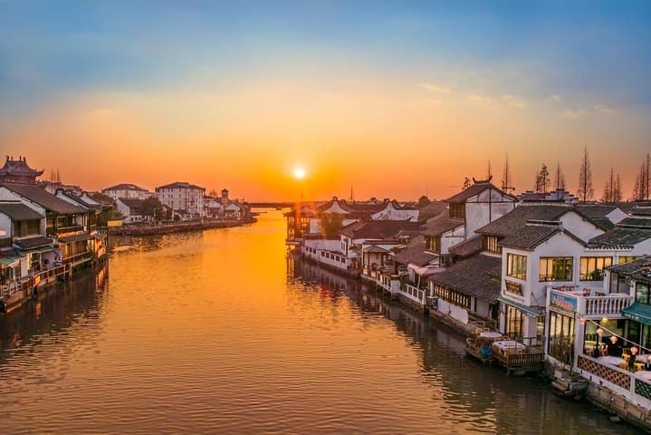 3-Day Private Shanghai Highlights Tour: Bund, Gardens & Water Town photo 4