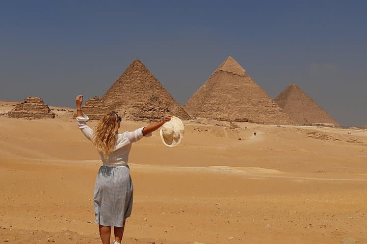 Private Giza Day Tour: Pyramids, Camel Ride, Felucca & Egyptian Museum
