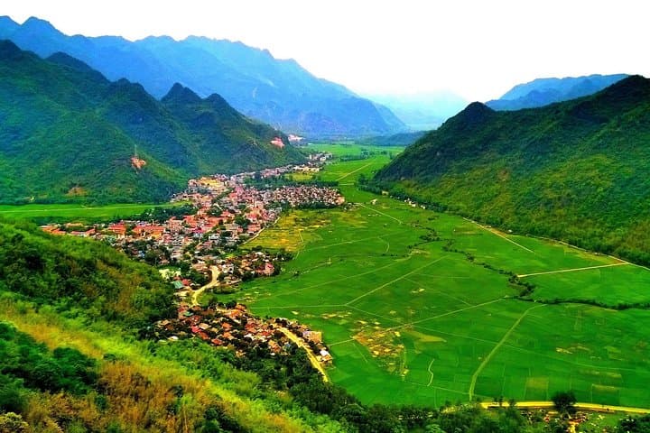 Mai Chau Valley Trekking: Day Hike Through Thai Villages & Rice Terraces