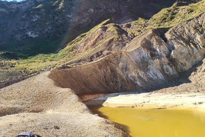 Papandayan Volcano Day Trip: Sunrise, Craters & Kampung Naga photo 6