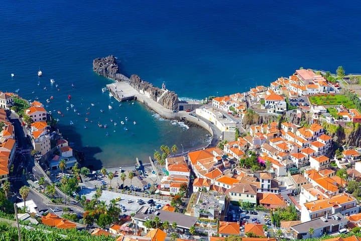 Madeira Ultimate 2-Day Island Tour — Pico do Arieiro, Santana & Porto Moniz photo 5