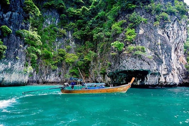 Private Speed Boat Charter to Phi Phi: Monkey Beach, Maya Bay & Snorkel Highlights photo 5