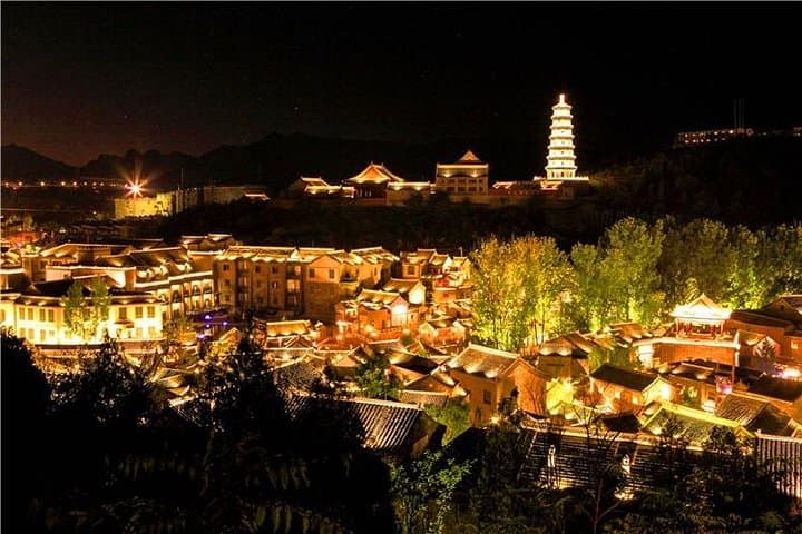 Beijing Layover Night Tour to Simatai Great Wall and Gubei Water Town — Evening Trip from the Airport