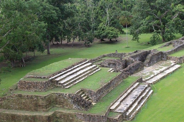 Howler Monkeys and Mayan Adventure at Altun Ha, Belize photo 4