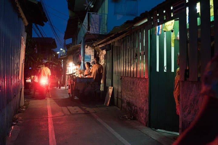 bangkok-hidden-paths-night-biking-tour-street-food photo 6